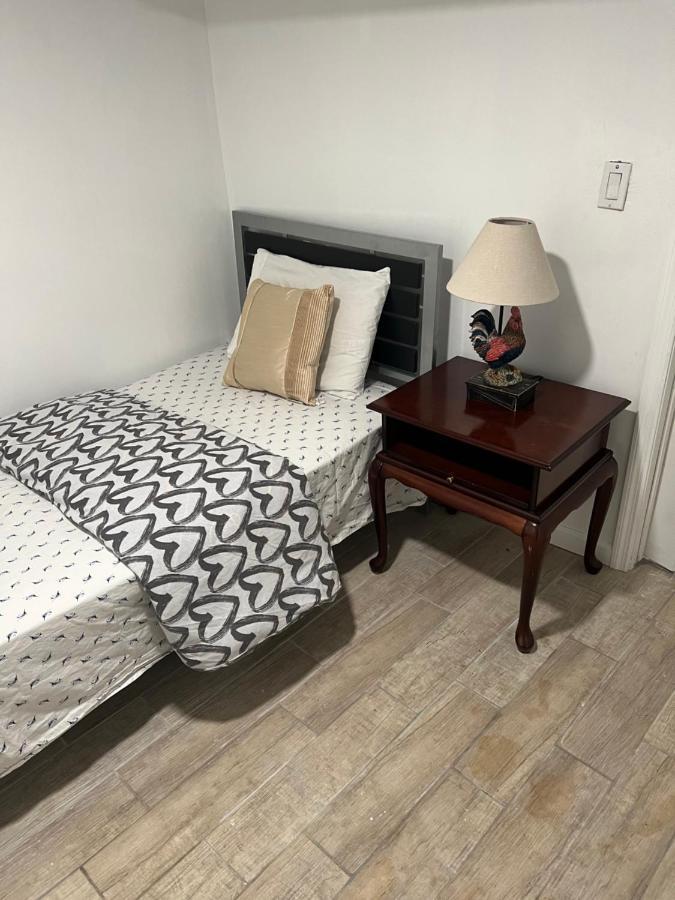 A Restful Room In Queens New York Exterior photo